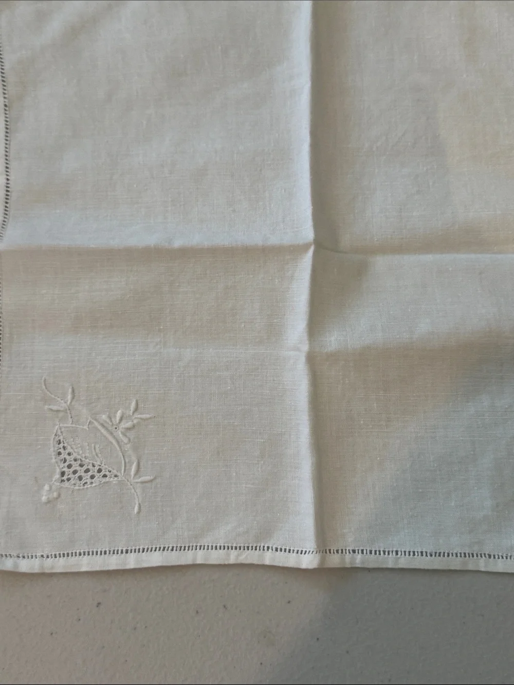 Embroidered  vintage White Linen Cocktail Napkins - Set of 4